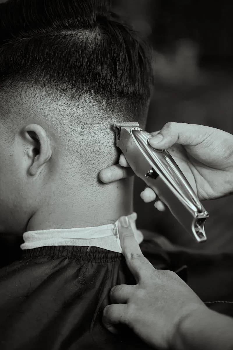 Fade con clipper en blanco y negro